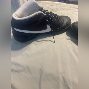 Men's Nike Fleet Center 20 Twenty Men's‎ Size 10 Black Sneakers Shoes